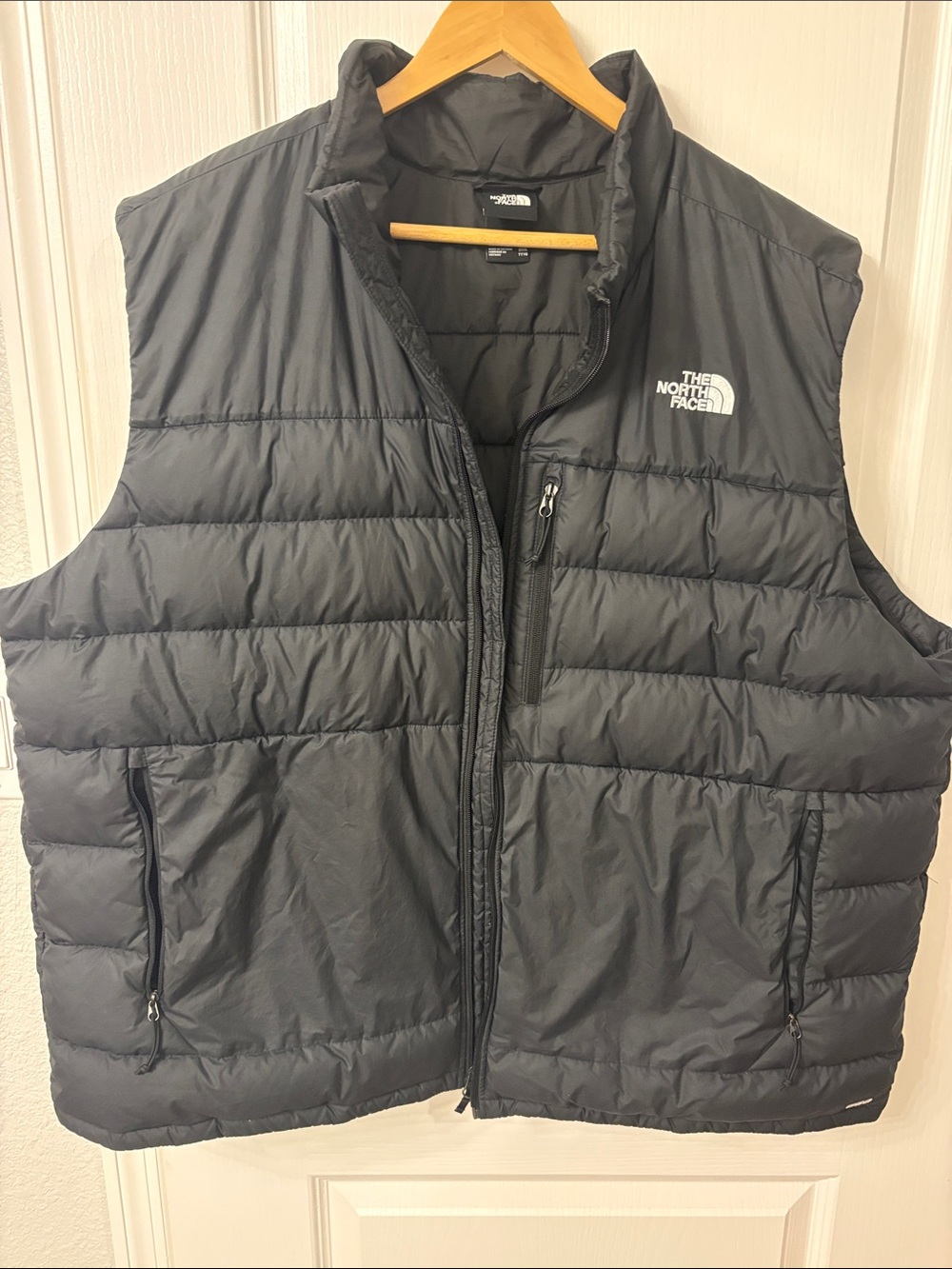 The North Face Men's 550 Down Puffer Black Quilted Vest